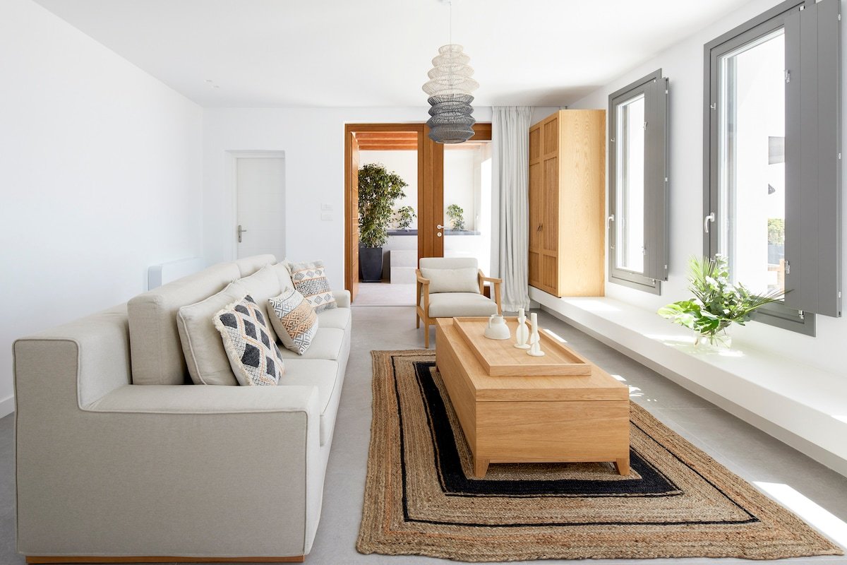 Kamini White 1 Br gallery image 2