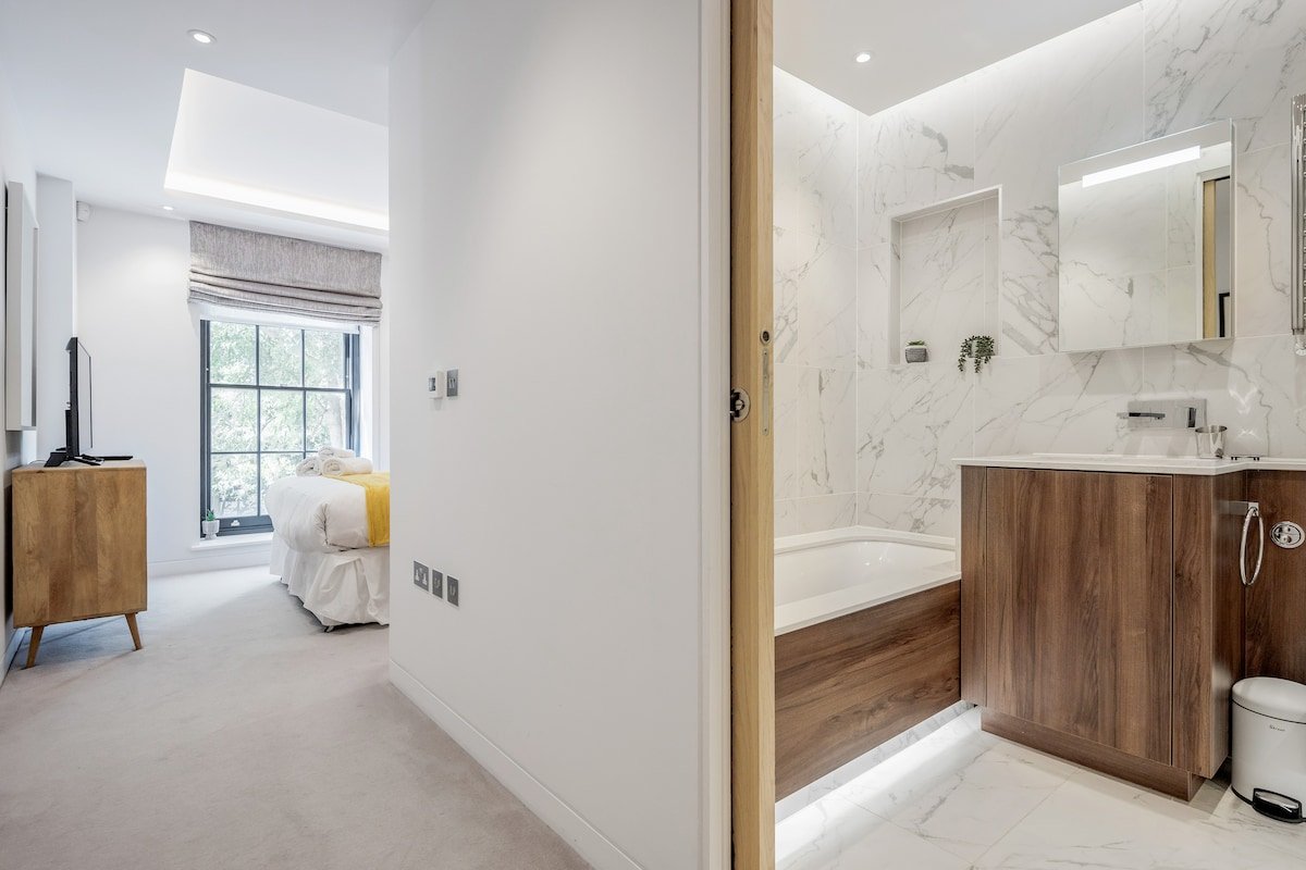 Luxury 2Bed 2Bath Oxford st +AC gallery image 5