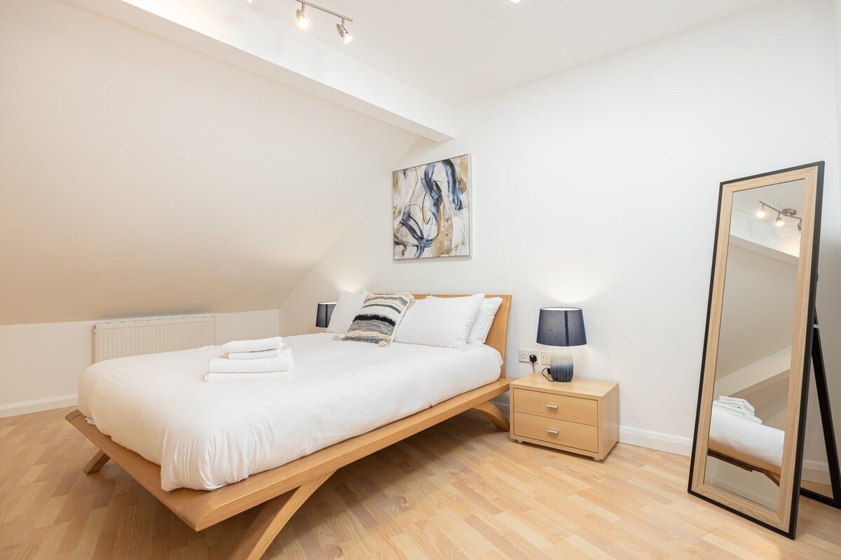 The Withington Deluxe Two Bedroom Penthouse Escape gallery image 2