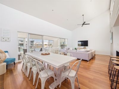 Pontoon Paradise—Waterfront Serenity in Geographe