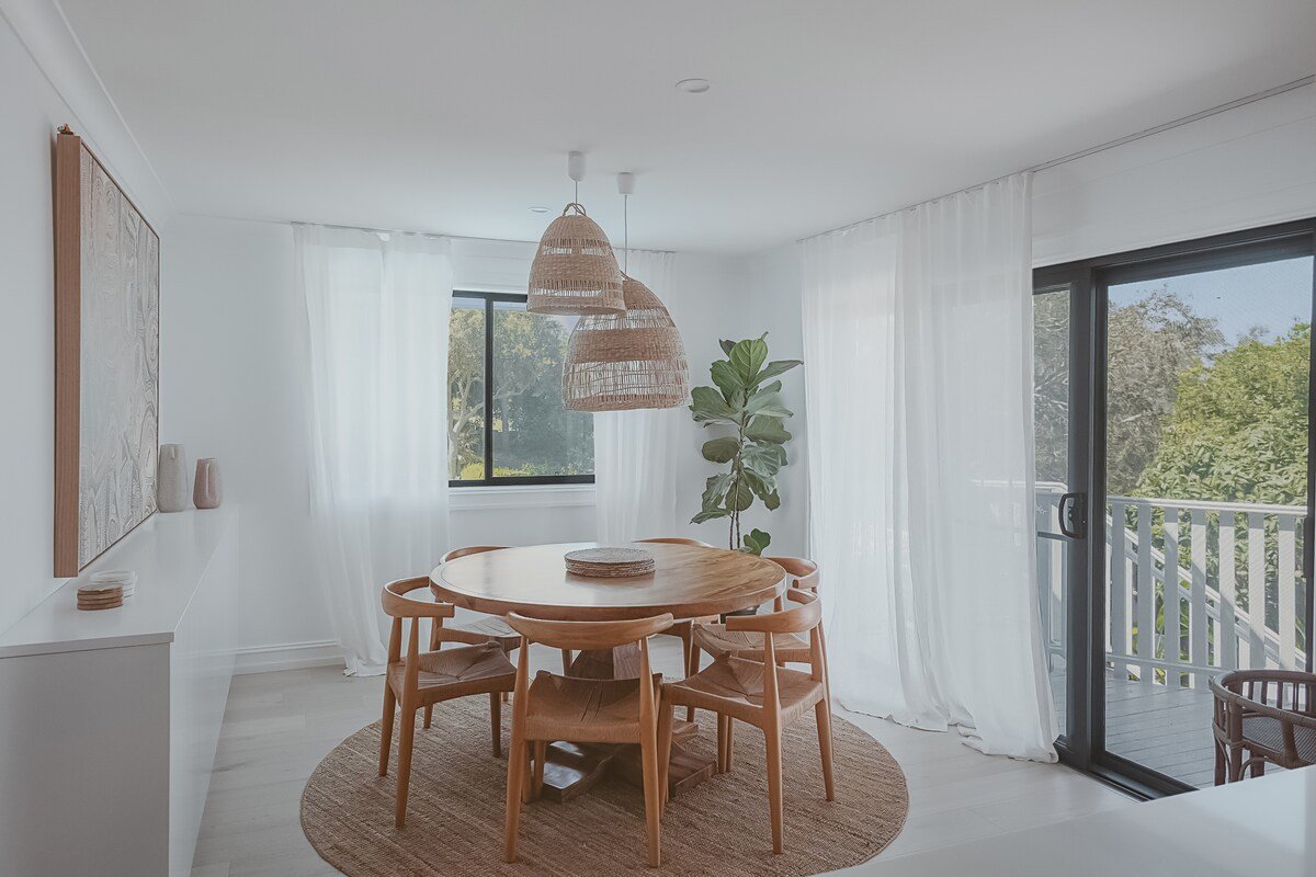 Beachside family home with pool! gallery image 4