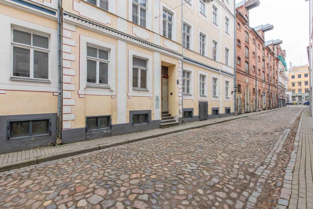 5 bedrooms 2 Apartments different floors gallery image 4