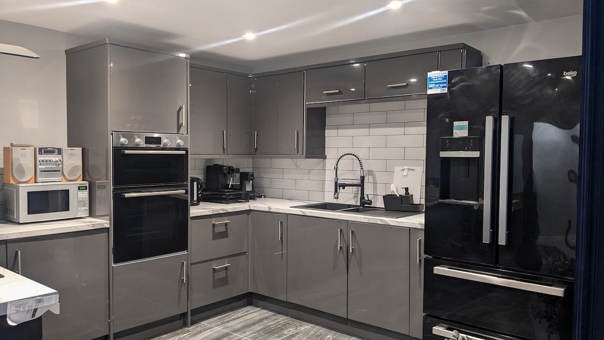 Spacious & Unique, Converted 1882 Gospel Hall gallery image 5