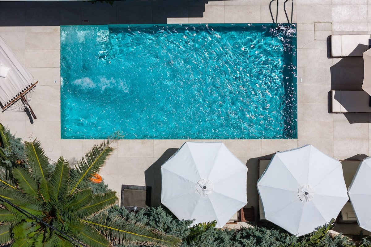 Step Into a Lush Oasis of All Comforts by the Sea! gallery image 3