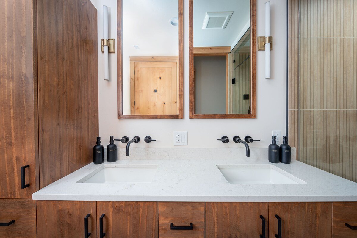 Luxurious Downtown Penthouse w/ Hot Tub! gallery image 3