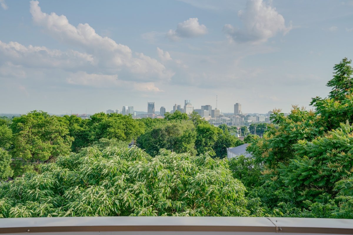 The Nashville Bachelorette Crib * Up to 20 People* gallery image 5