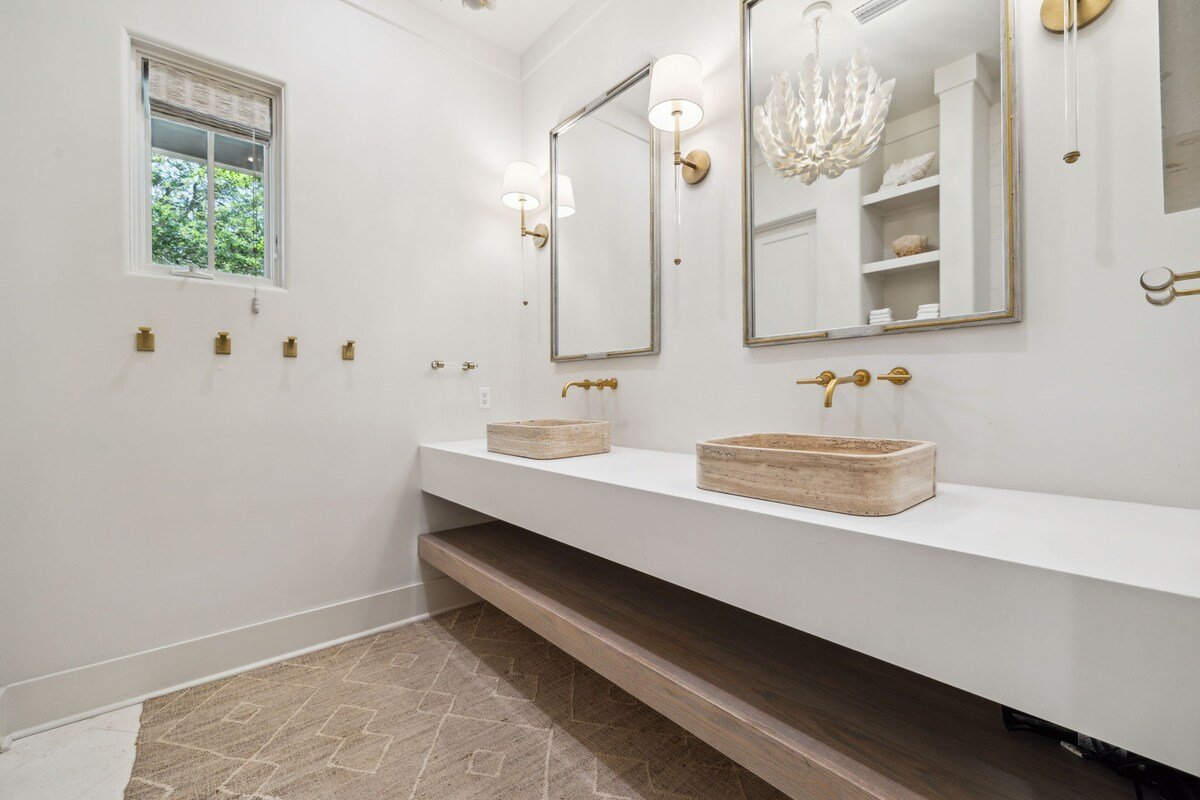 Updated Home Steps from Barrett Square w/Park View gallery image 4