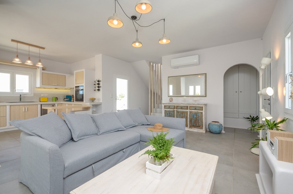 Seaside Naxos : 4BDR Villa Aetheria At Plaka Beach gallery image 5