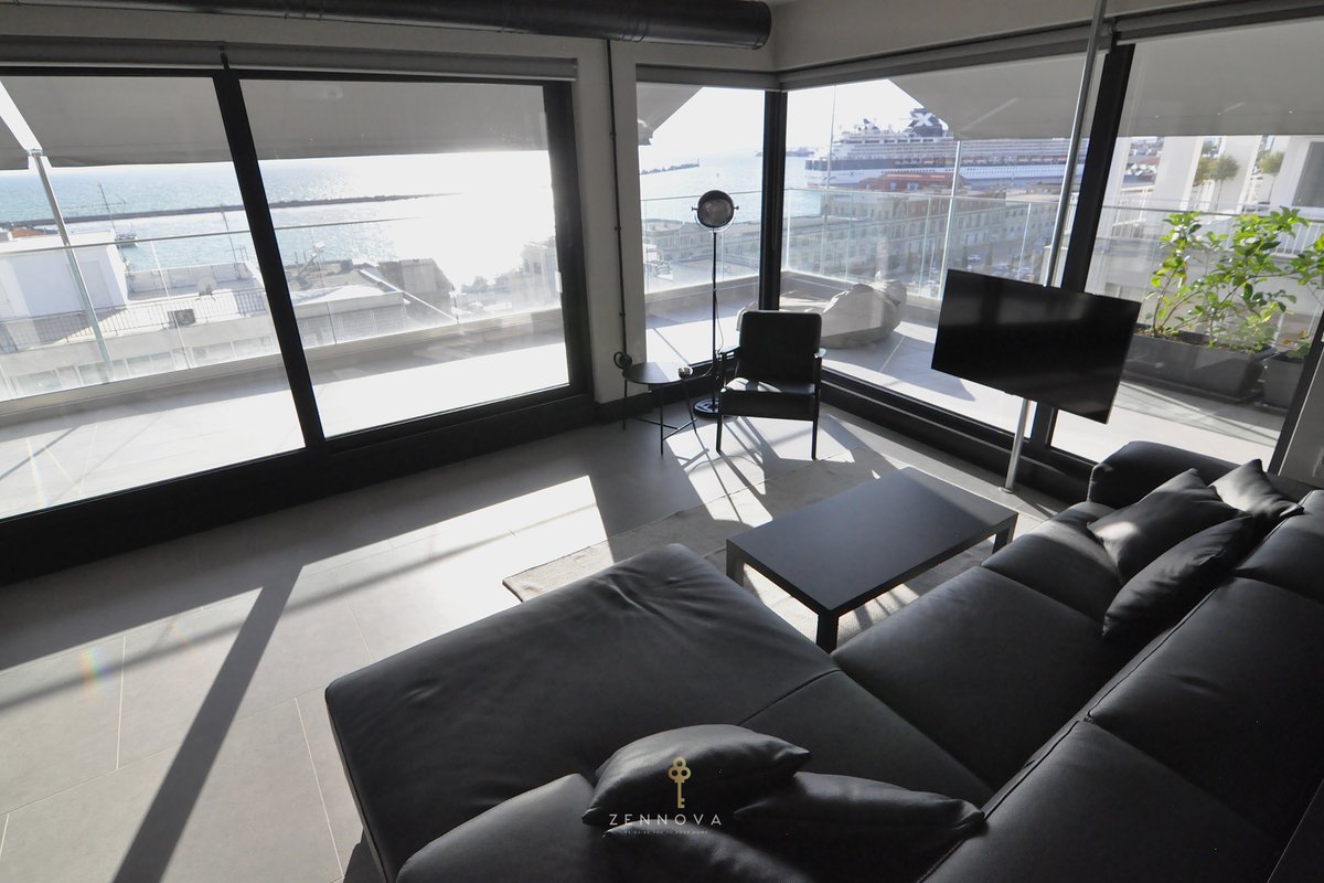 Nero Luxury Flat by Zennova