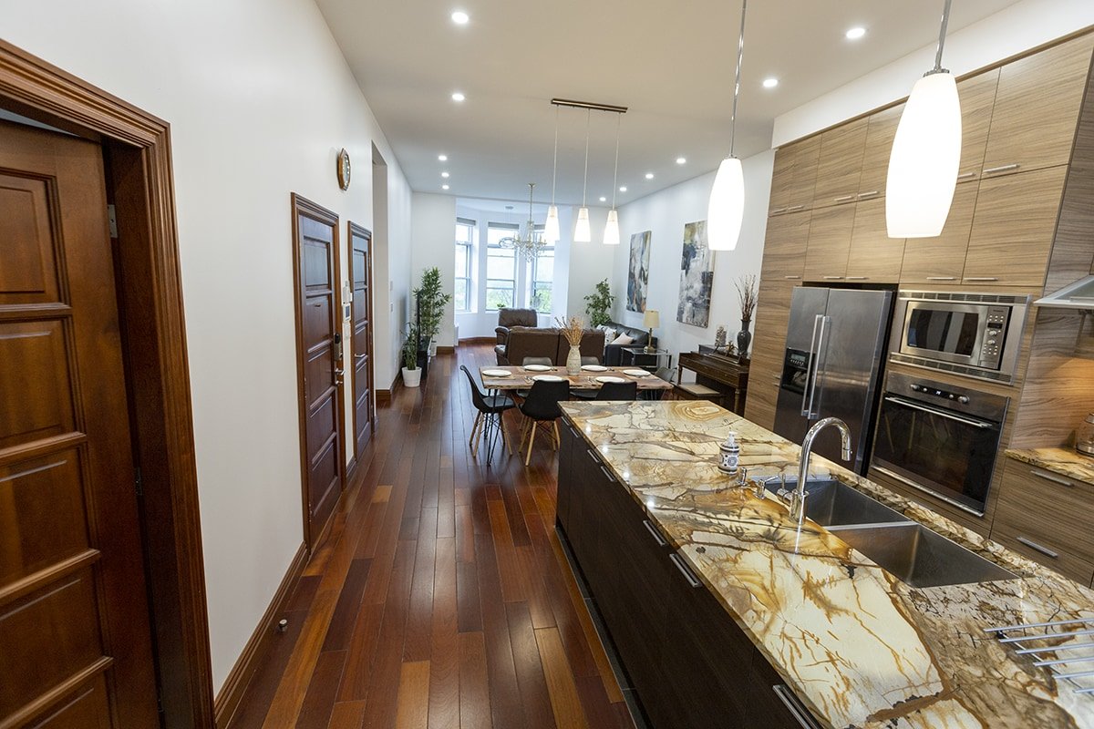 High ceilings open space perfect for group gallery image 3