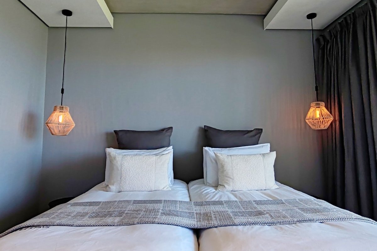 Sunset Beach Villa with Pool and Table Bay Views gallery image 4