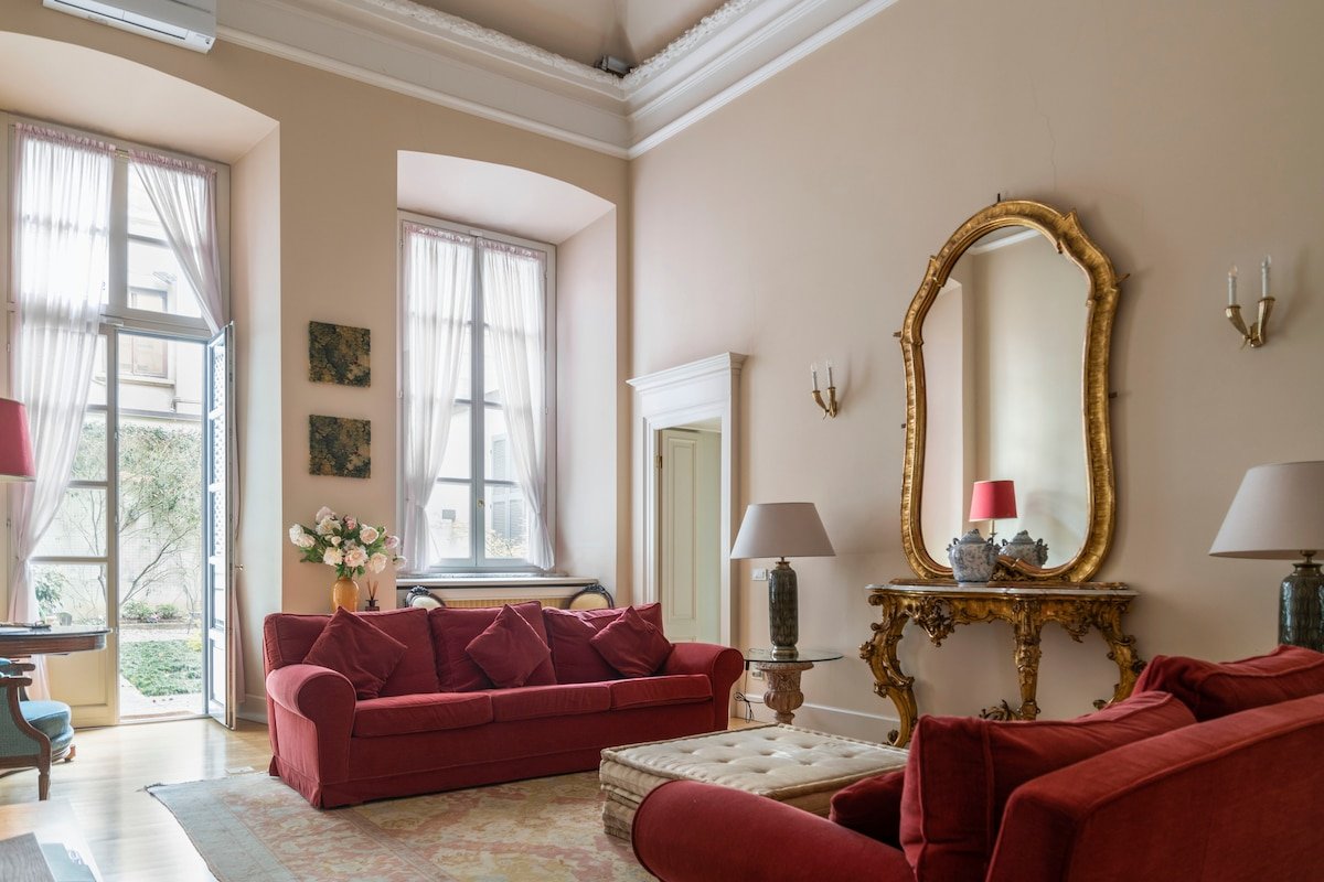 Antica apartment, city center, 4 BDR with garden gallery image 3