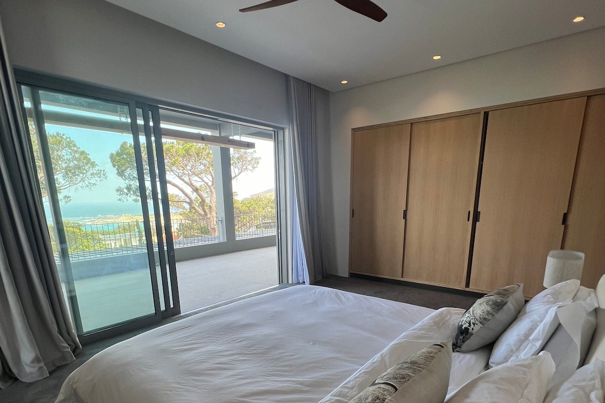 Sandbar Penthouse Camps Bay gallery image 3