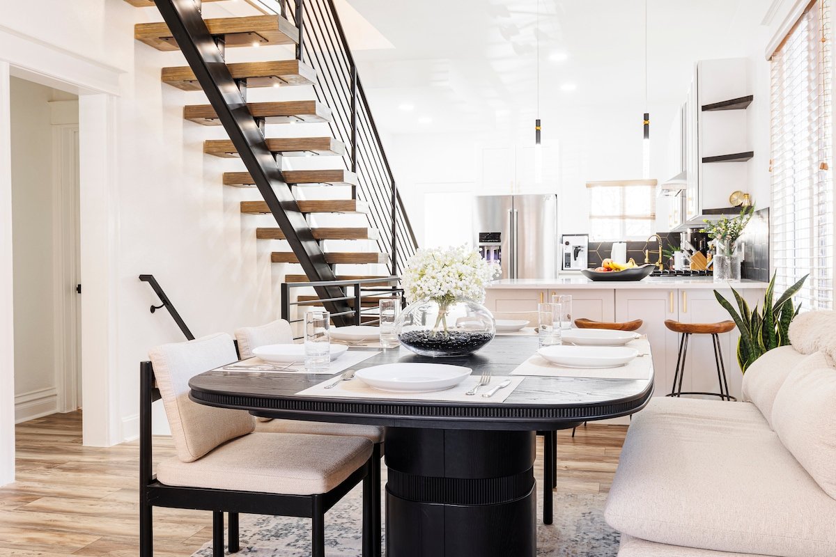 Lux 4BDRM/5BD in DT Denver – Fully Stocked gallery image 3