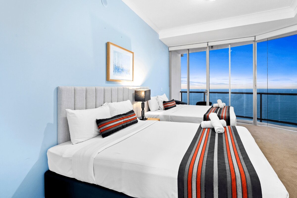 Level 45 Luxury Sub-Penthouse in Towers of Chevron gallery image 4