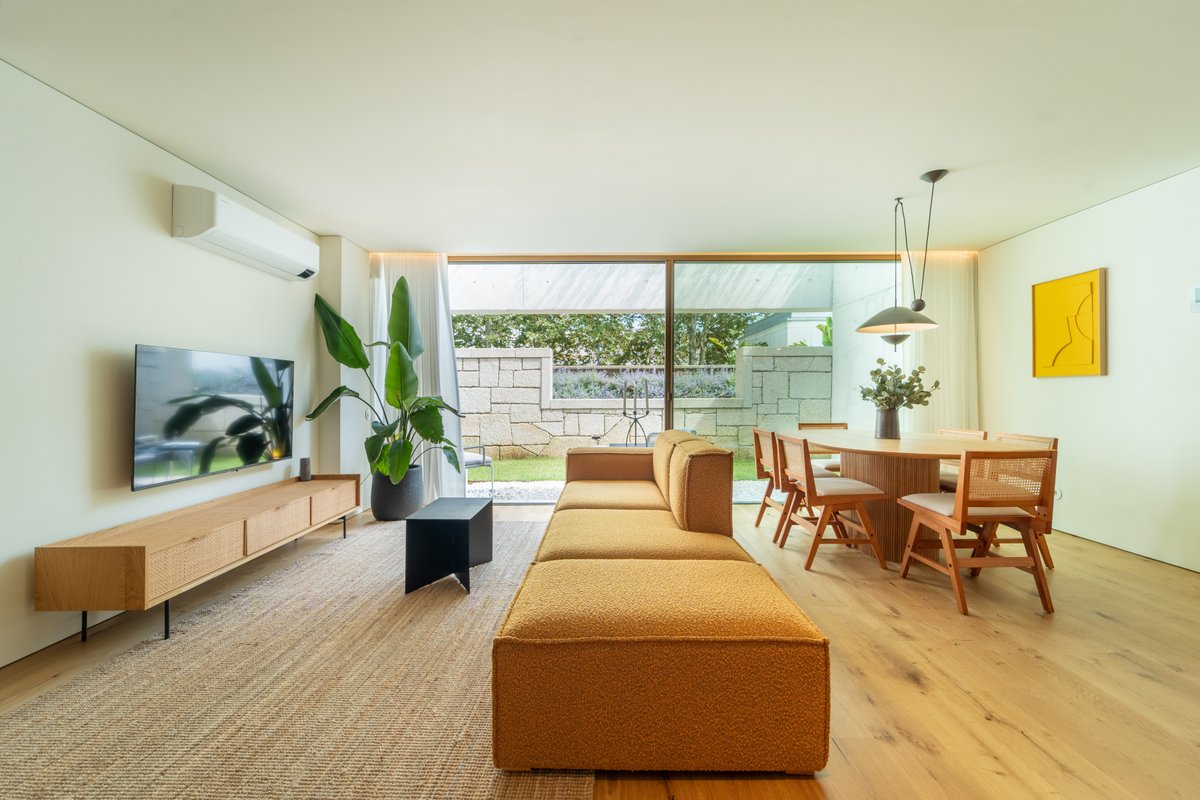 The Dandelion – Luxe 2b with garden + Pool access