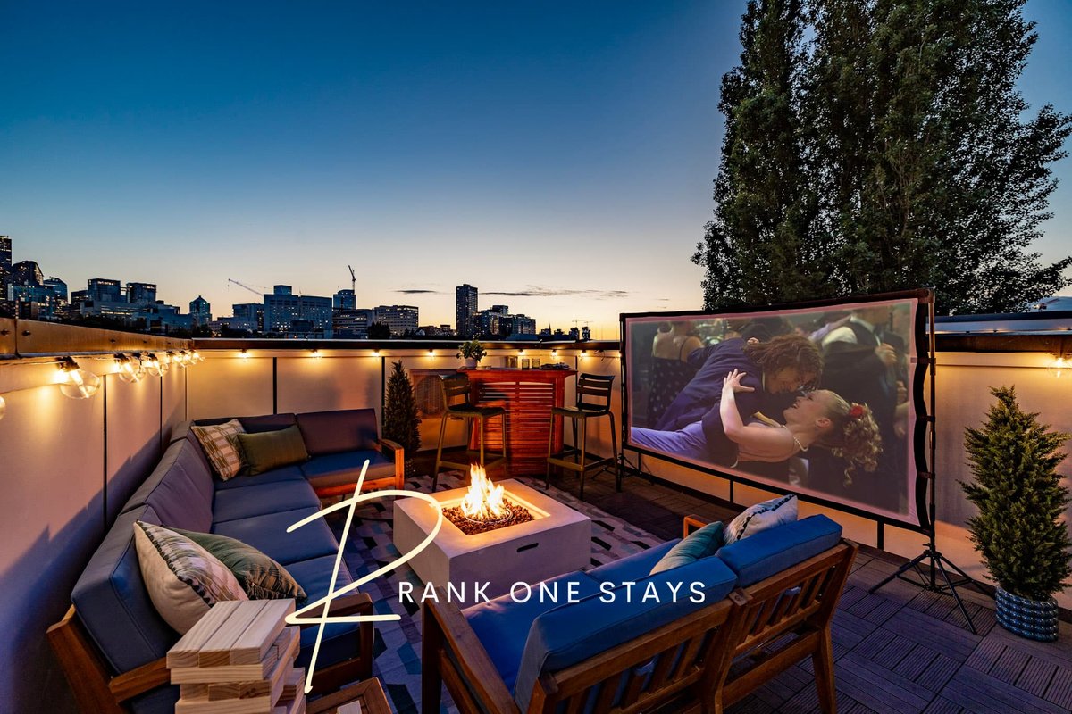 Rooftop Movie Theater | King Bed | Arcade | BBQ