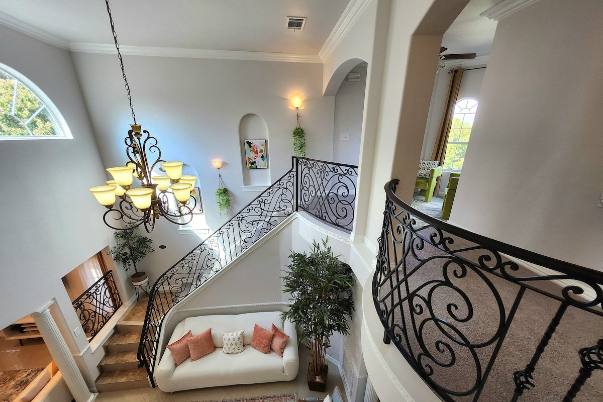 Central Location| Pool Table| Air Hockey| Arcade gallery image 4