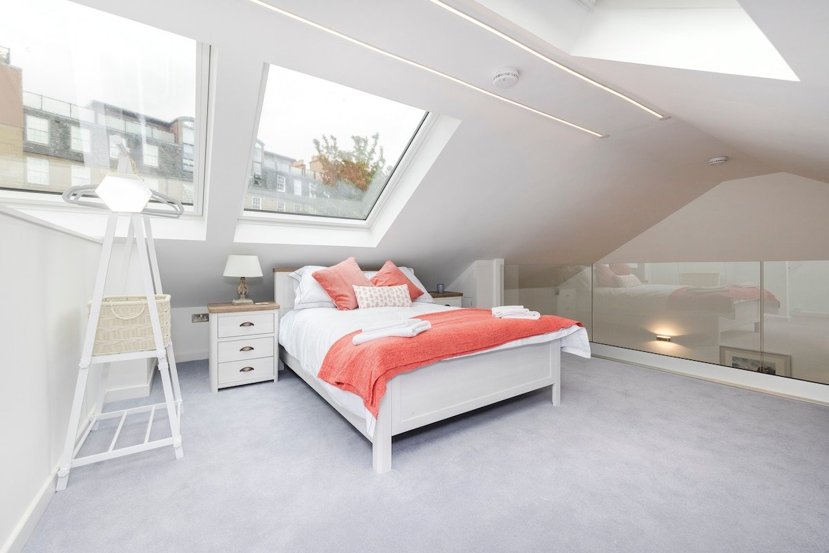 Entire Deluxe 3-BR 3-Storey Apt in City Centre gallery image 4