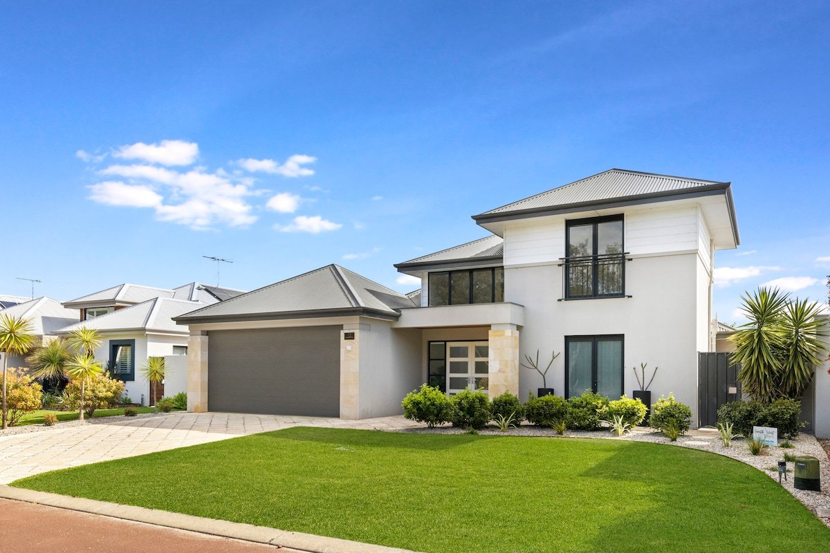 * 2 Story luxury beach house * gallery image 2