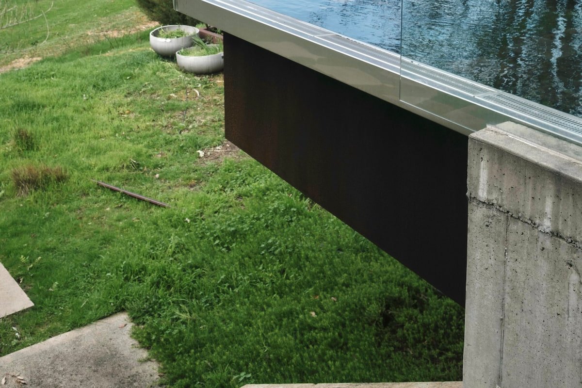 Artful country escape with a Floating Pool! gallery image 3