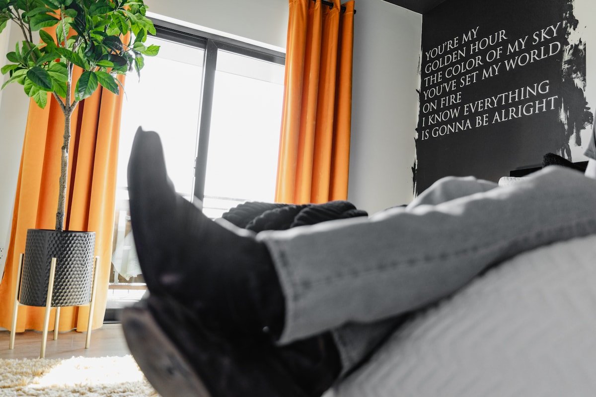 Book for NYE! Walk to Broadway-FirePit/Parking gallery image 4