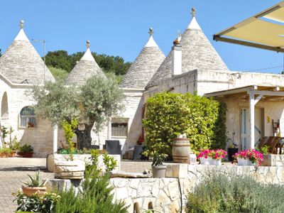 Apulia trulli with private pool for 10 people