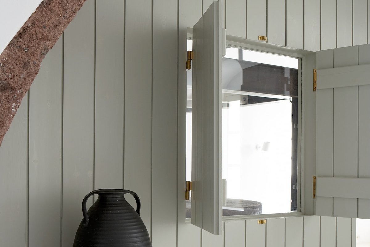 Milos gallery image 3