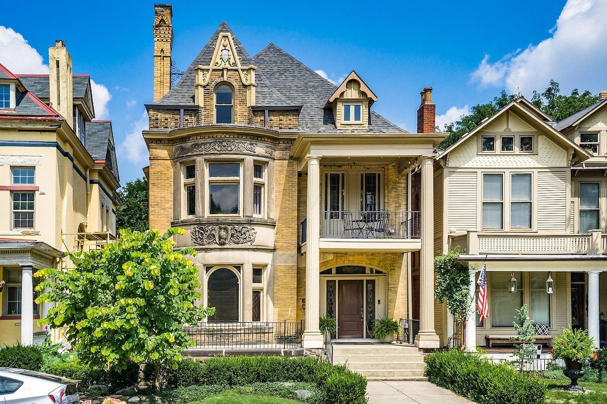 Historic home in Olde Towne East-sleeps 12 gallery image 2