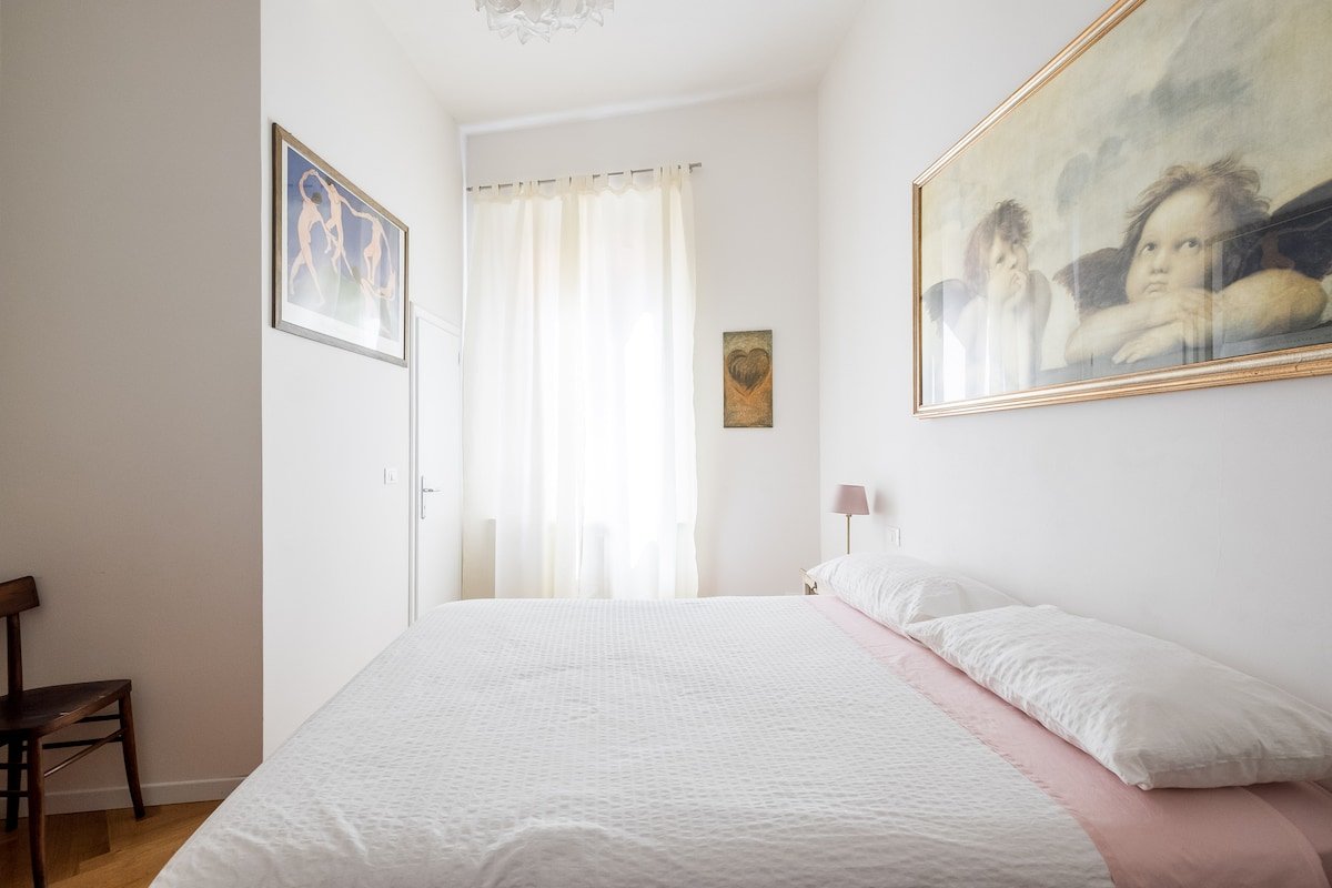 Modern flat on the old hidden canal gallery image 3