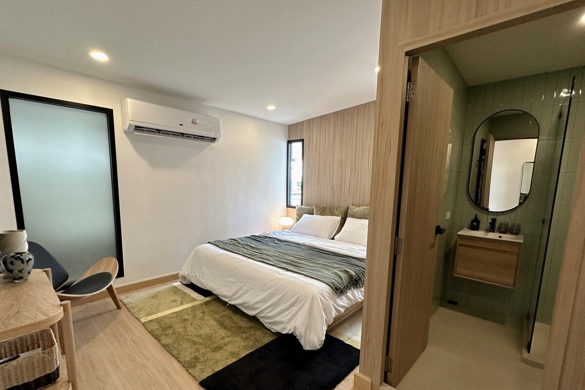 5 Bed 5 Bath / Whole Floor with 2 units adjacent gallery image 5