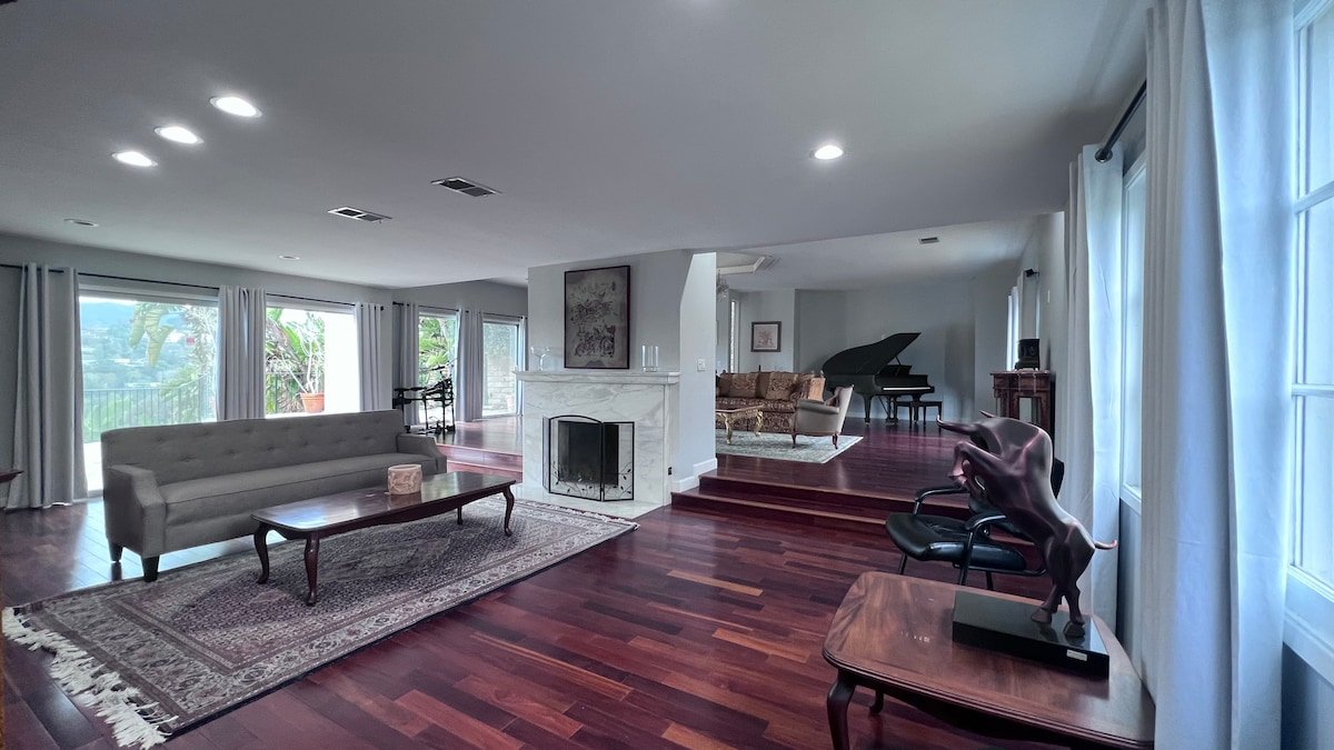 Peaceful Haven with Stunning Mountain Panorama gallery image 5