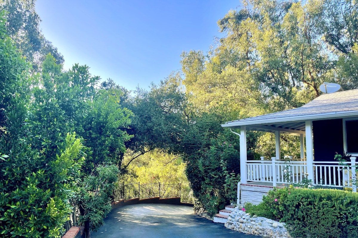 Bel Air Resort Villa with Pool 4 min from Sunset gallery image 3