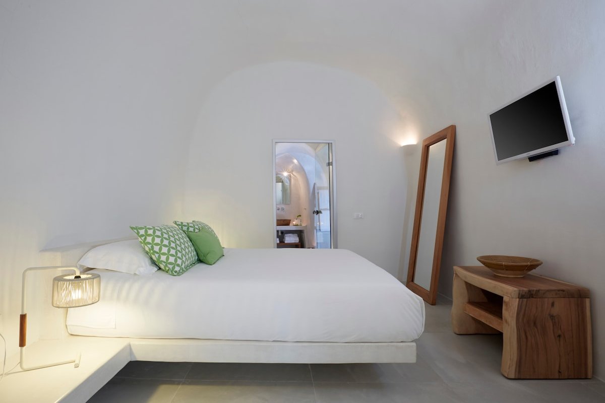 Villa Aura, 3 bedms, heated pool, jacuzzi gallery image 4