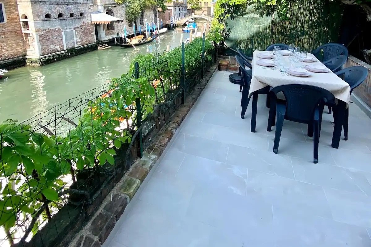 New Exclusive apartment with terrace gallery image 2