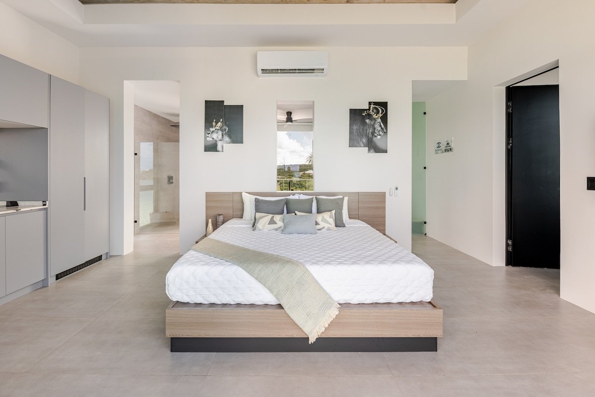 NEW Liquid BEACH Villa · 5 beds · 2 Pools · 10 ppl gallery image 2