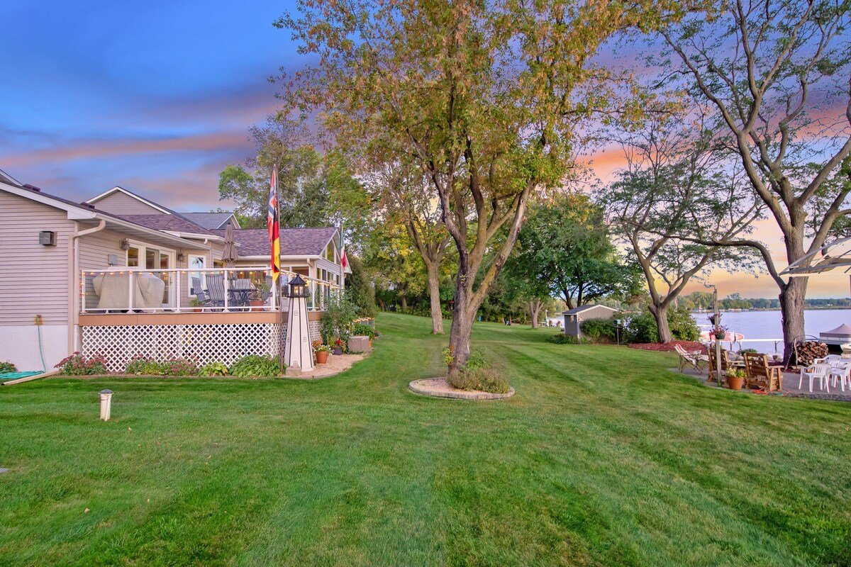 Lakefront Family Retreat gallery image 5