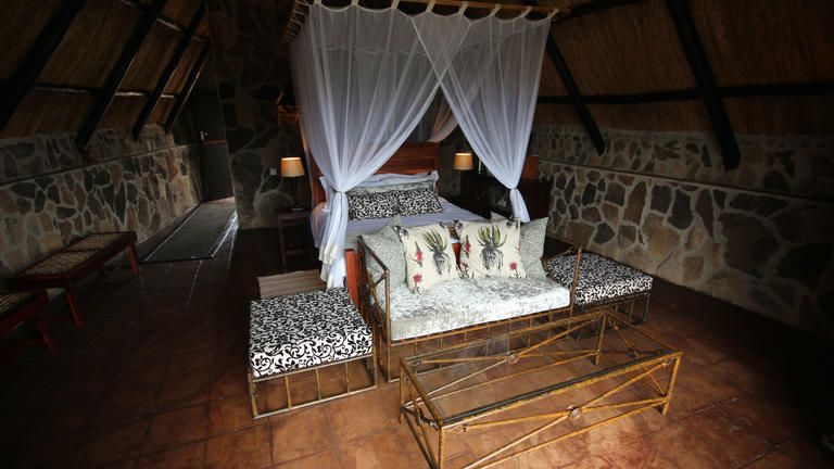 Big Cave Camp On The Rocks Honeymoon Suite