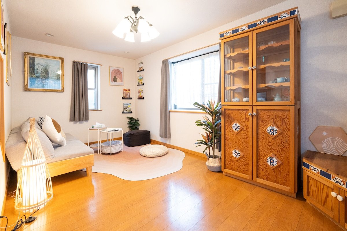 Shinjuku Area,Sunlit Retreat Home gallery image 2