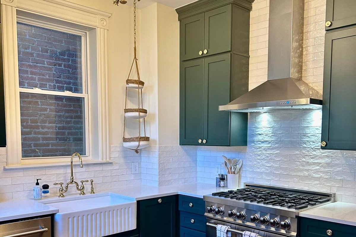 Stately & Central Capitol Hill Townhouse gallery image 4