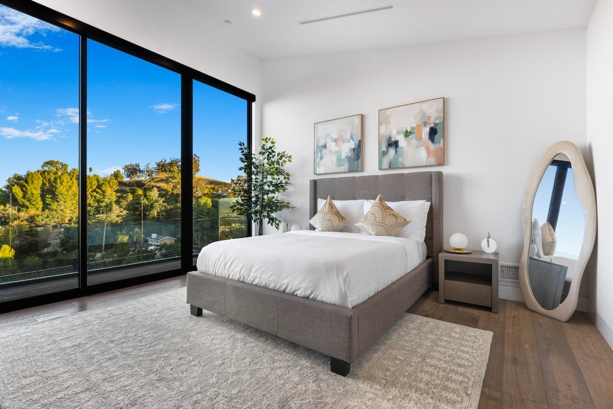 Skyline Luxe Escape w/ Unmatched Views & Serenity gallery image 2