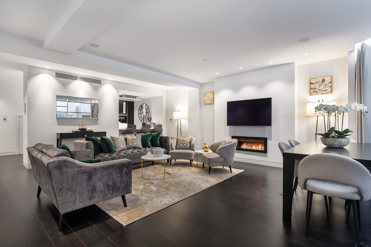 The MayFair Residence Super King Luxury VIP gallery image 2