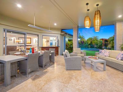 Riverside Breeze – luxury family retreat with pool