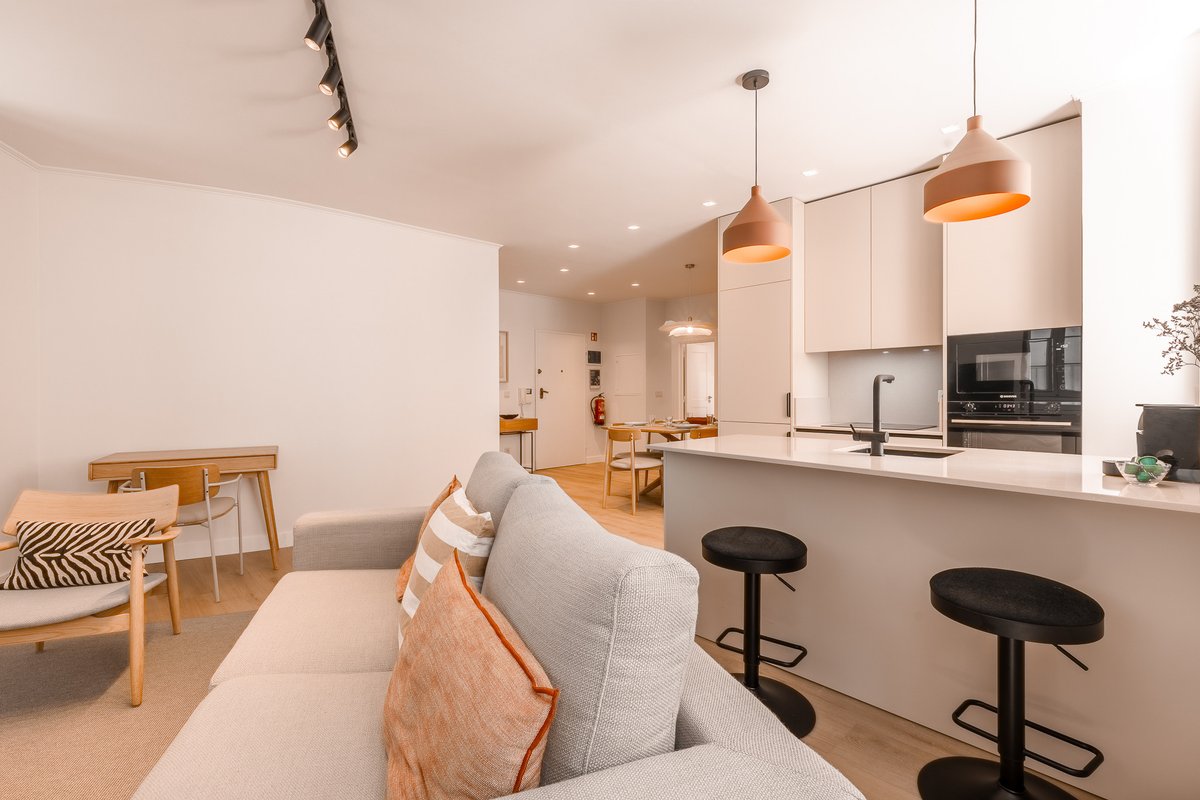 A2 | NEW Remodeled & Spacious! | Very Central BICA