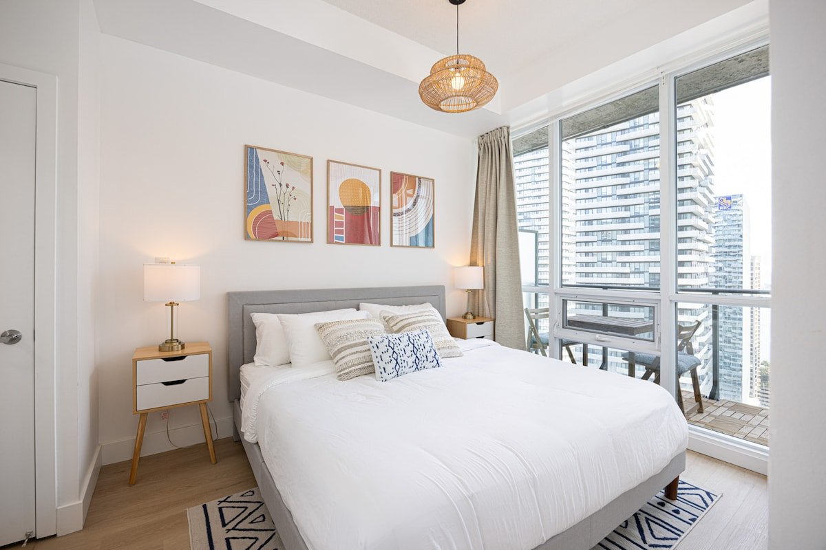 3BR – King Bed | Free Parking/ Union Station gallery image 3