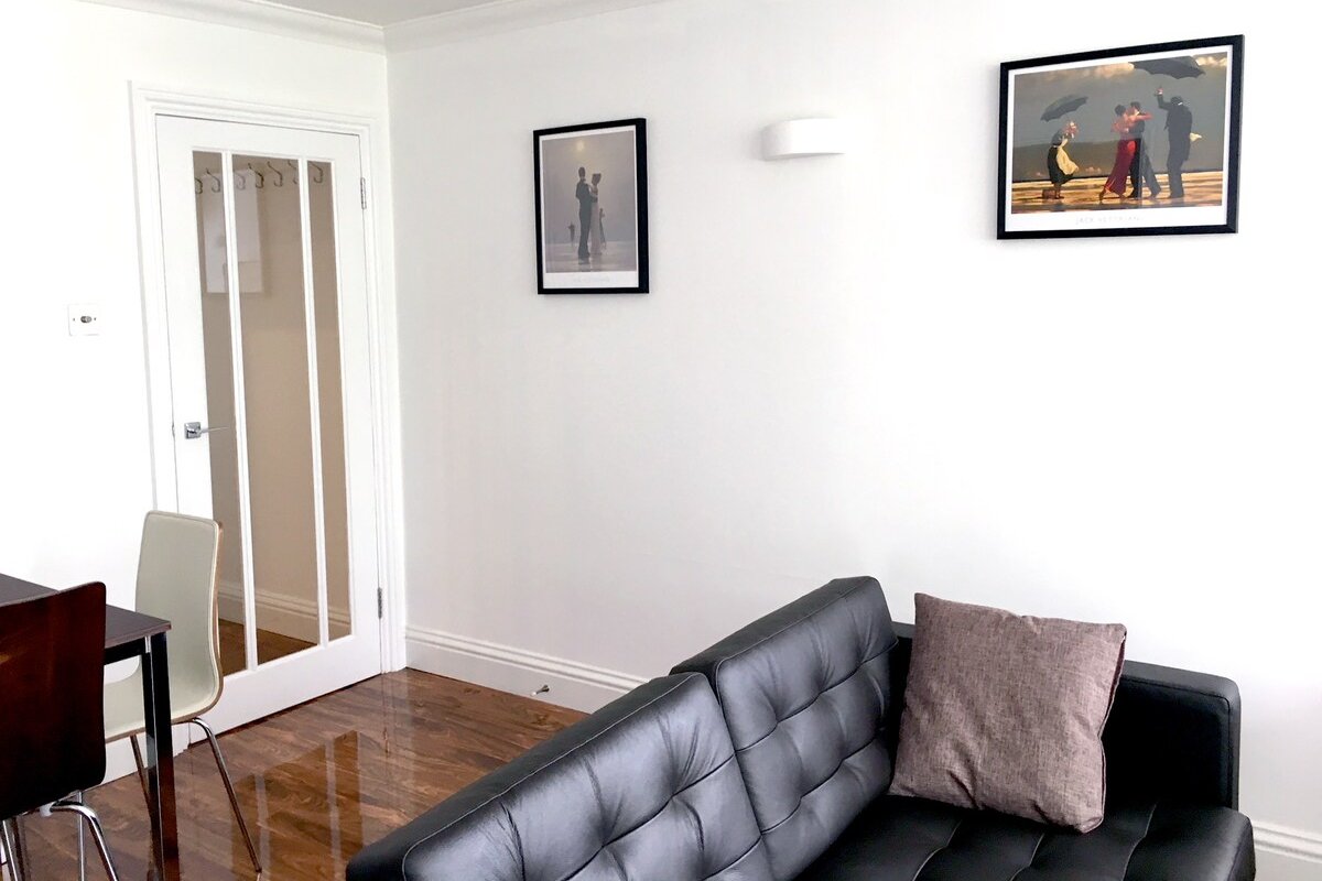 3-Bed/2-Bath Walk to Oxford St W1. Clean. King bed gallery image 3
