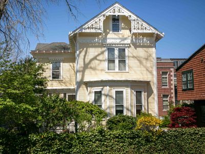2500 SF Home – Downtown Newport A+ Location