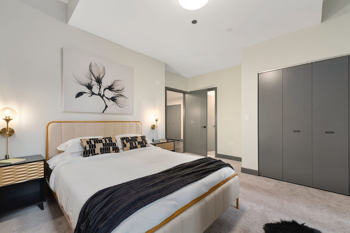 Luxury 2BR near Millennium Park + 5-Star Reviews gallery image 4