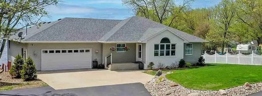 Large lakefront home on very desirable lake! gallery image 5