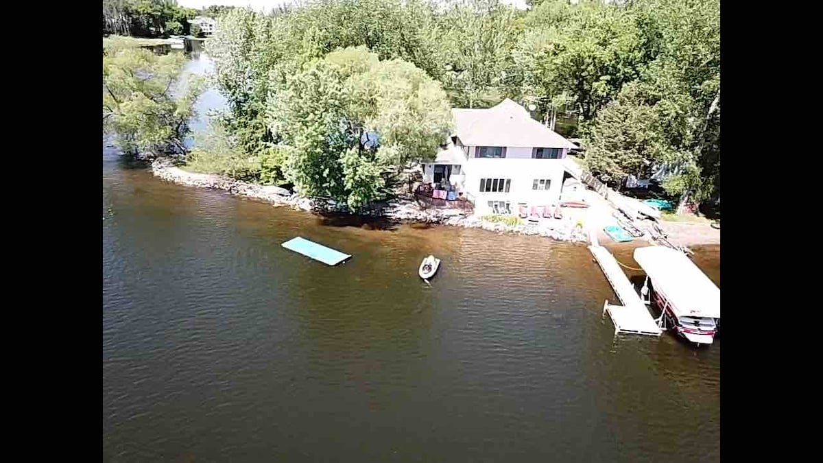 Lake House on the Point – Sandy Beach – Kayaks gallery image 3